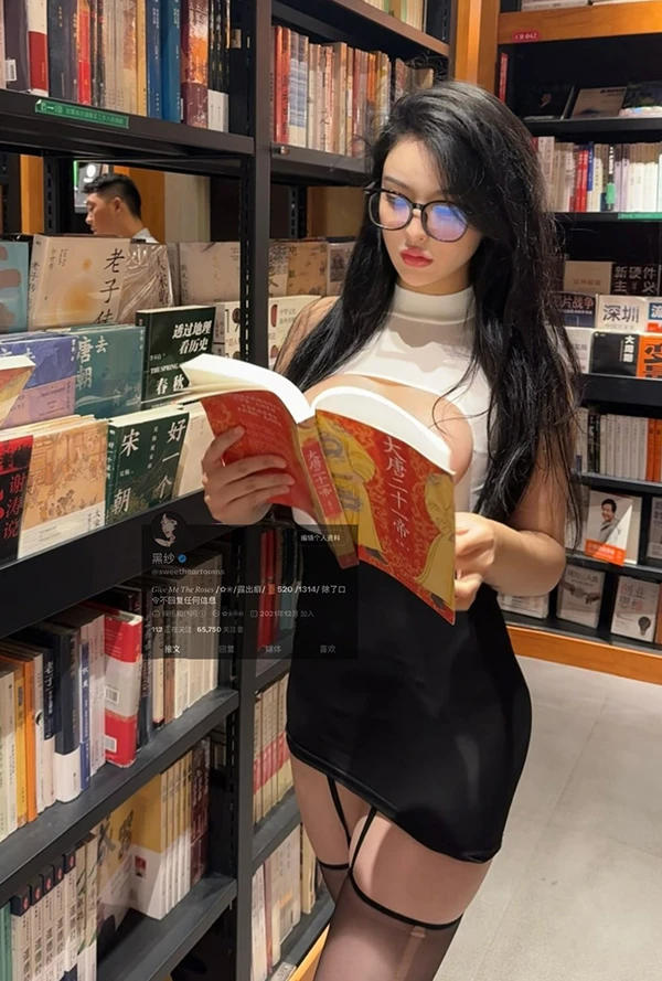 推特美女黑纱@sweetheartomns私拍尺度视图3